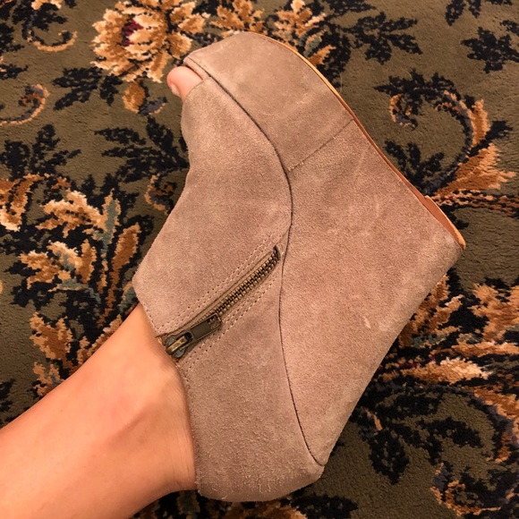 Gently USED Steve Madden Whistle Wedges. Size 8 - Picture 2 of 5
